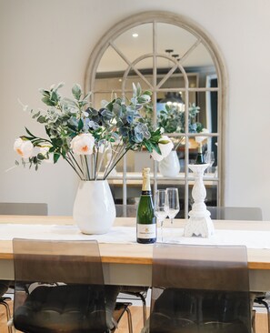Dining - Stunning luxury Cotswolds escape in beautiful village (Stourton)