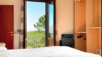 4 camere, ferro/asse da stiro, Wi-Fi gratuito, lenzuola