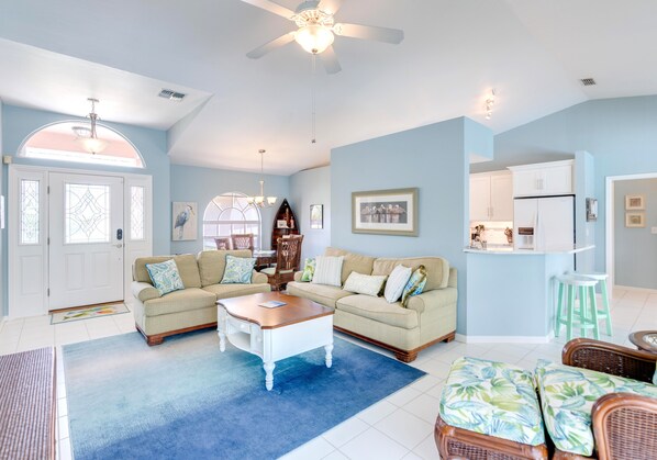 Smart TV - Family Friendly Home in Naples, Near Beach, Heated Pool, Dog Friendly (Naples)