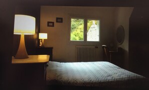 3 bedrooms, iron/ironing board, WiFi, bed sheets - House 50m from the beach, peace and quiet guaranteed. (Ploulec'h)
