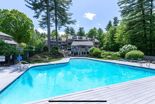 NEW! Charming Townhouse + Shared POOL