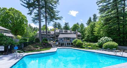 NEW! Charming Townhouse + Shared POOL