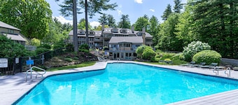 NEW! Charming Townhouse + Shared POOL