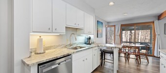 NEW! Charming Townhouse + Shared POOL