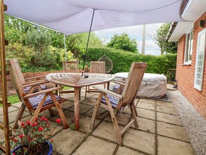 Outdoor dining - 2 Mountain View (Wrexham)