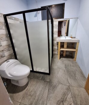 Serviettes fournies, savon, papier toilette