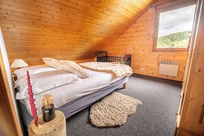 3 slaapkamers, een strijkplank/strijkijzer, reisbedje, wifi