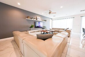 Smart TV, offices - 9 Ensuite Resort Villa with Private Pool/SPA/BBQ (Kissimmee)