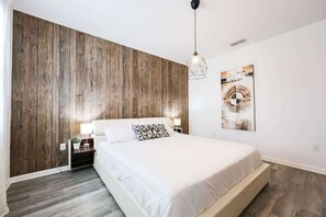 9 slaapkamers, een strijkplank/strijkijzer, reisbedje, gratis wifi