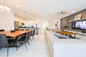 Interior - 9 Ensuite Resort Villa with Private Pool/SPA/BBQ (Kissimmee)