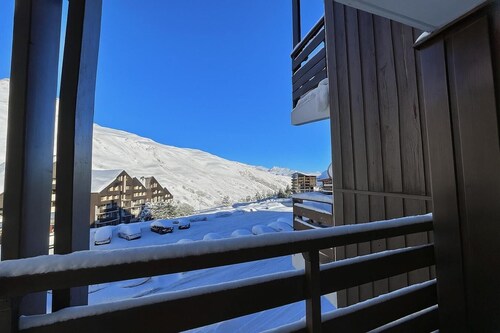 150m from shops, 2nd floor, balcony, tv, ski locker, 25m², Les Menuires