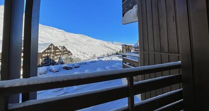 150m from shops, 2nd floor, balcony, tv, ski locker, 25m², Les Menuires