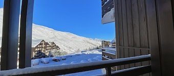 150m from shops, 2nd floor, balcony, tv, ski locker, 25m², Les Menuires