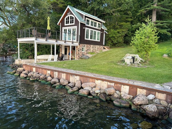Exterior - Northwoods Family Lake House on Green Lake, Markesan WI (Markesan)