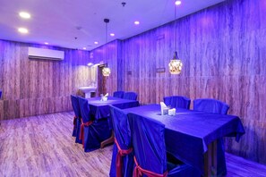 House | Dining - Elegant Stays Near Intl Airport Kolkata (Barasat)