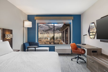 Free cribs/infant beds, free WiFi, bed sheets. Holiday Inn Express & Suites Steamboat Springs by IHG