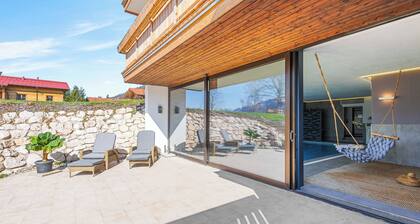 Cozy top floor studio with pool & sauna