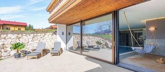 Cozy top floor studio with pool & sauna