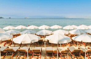 On the beach - Apartment 4 guests, front of the sea (Antibes)