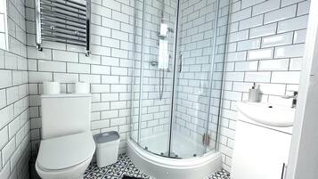 House | Bathroom | Shower, towels