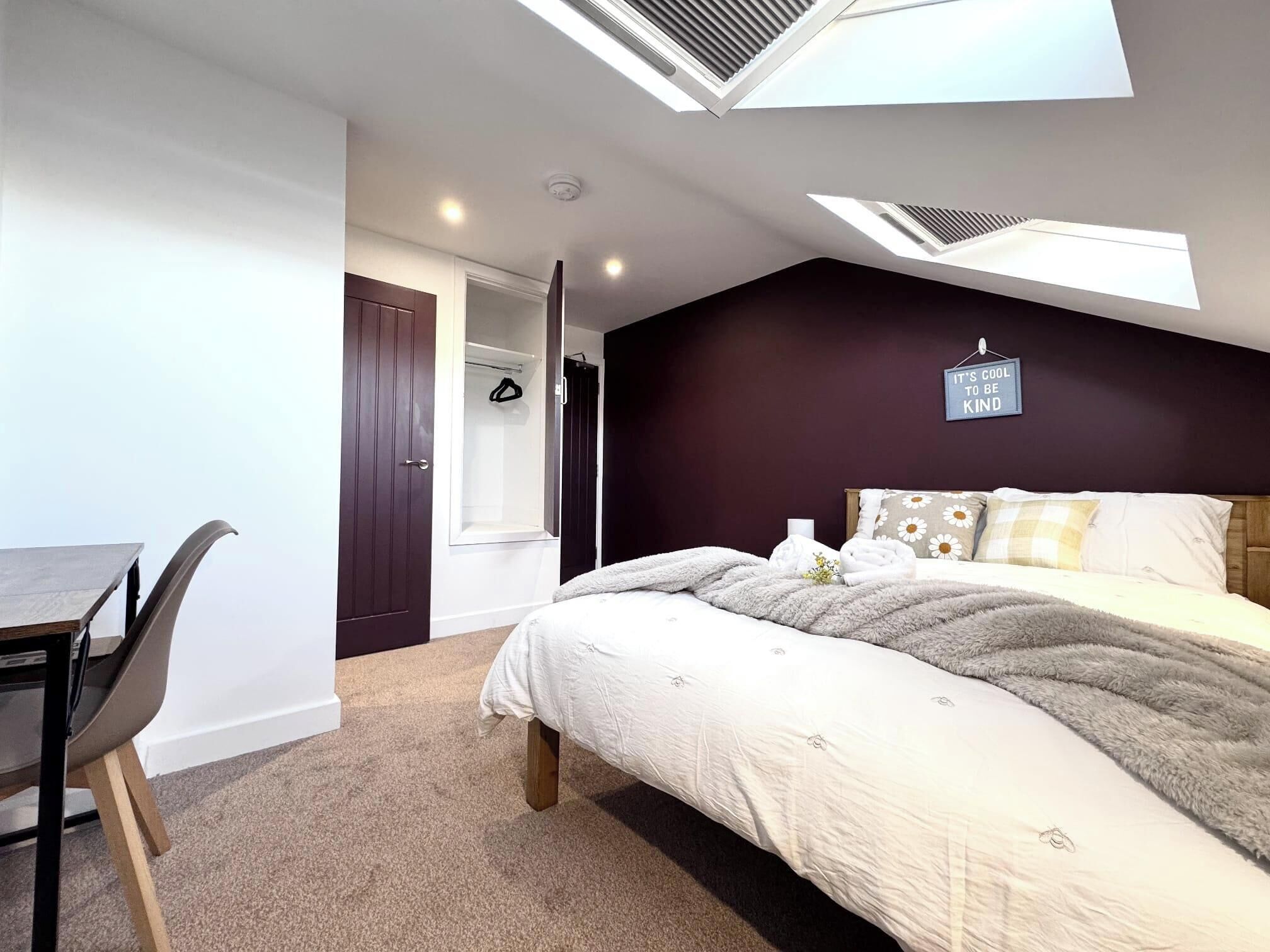 House | 5 bedrooms, free WiFi, bed sheets