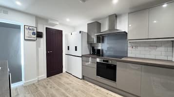 House | Private kitchen | Fridge, microwave, oven, electric kettle