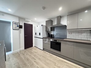 House | Private kitchen - Housesleeps10-5bed- Citystay-parking-tv (Derby)