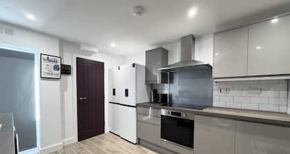 Housesleeps10-5bed- Citystay-parking-tv
