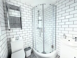 House | Bathroom - Housesleeps10-5bed- Citystay-parking-tv (Derby)