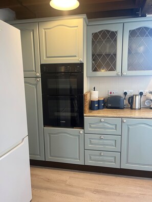 Microones, forn, placa de cuina i rentaplats 