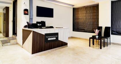 Super Townhouse New Town Near DLF