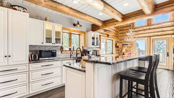 冰箱、微波炉、烤箱、炉灶