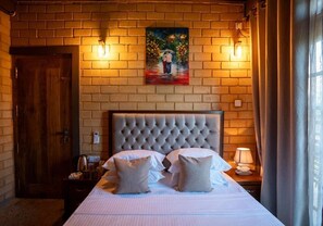 1 bedroom, bed sheets
