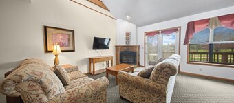 Big Group Lake Tansi Escape | Resort Fun, Sleeps 10