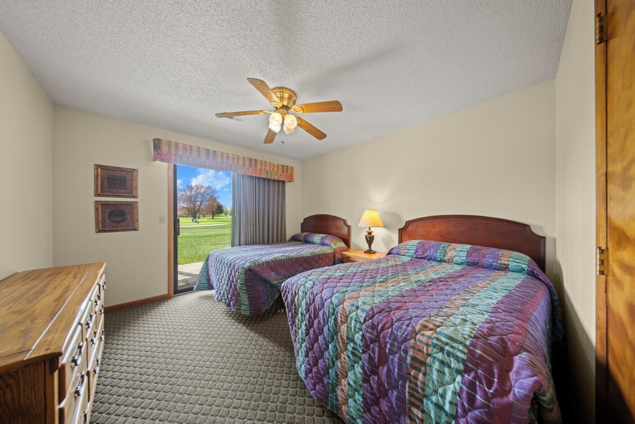 2 soverom og skrivebord