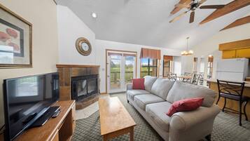 Kamin, Bücher, Musikbibliothek