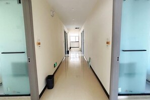 Unclassified image, 3 of 10, button - Joneng Hotel (Zhuoni)