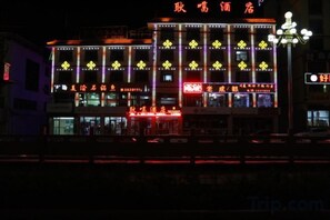 Unclassified image, 2 of 10, button - Joneng Hotel (Zhuoni)