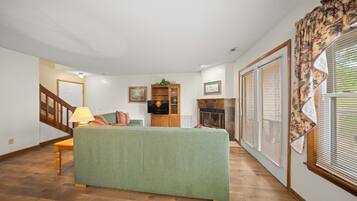 Takka, kirjoja, musiikkikirjasto