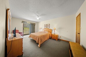 2 bedrooms, desk - Summer Starts Here: Golf, Waterfalls & Relaxation (Crossville)