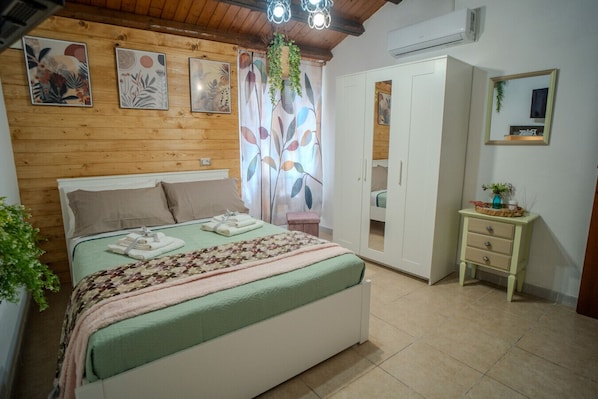 2 bedrooms, WiFi, bed sheets