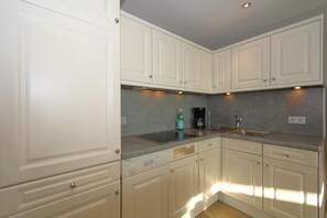 Frigorifero, macchina per tè/caffè, tostapane