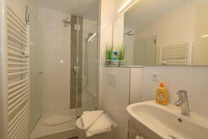 Douche, serviettes fournies