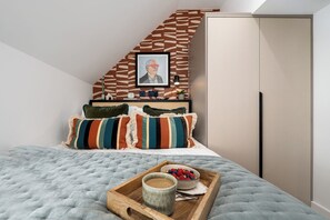 Desk, iron/ironing board, free WiFi, bed sheets