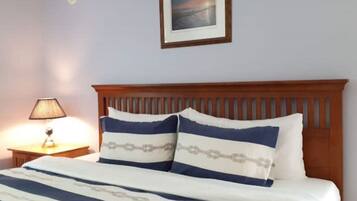 1 bedroom, desk, WiFi, bed sheets