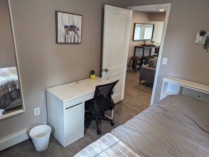 3 habitaciones, escritorio, tabla de planchar con plancha y wifi gratis