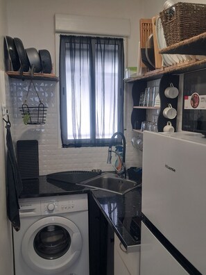 Fridge, microwave, stovetop, coffee/tea maker