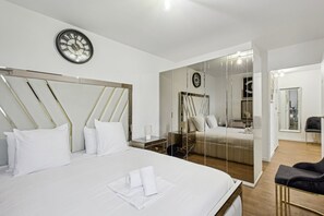 2 bedrooms, desk, Internet, bed sheets