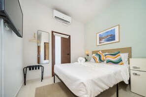 1 habitación, escritorio, tabla de planchar con plancha y wifi gratis