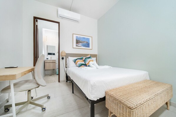 1 chambre, bureau, fer et planche à repasser, Wi-Fi gratuit